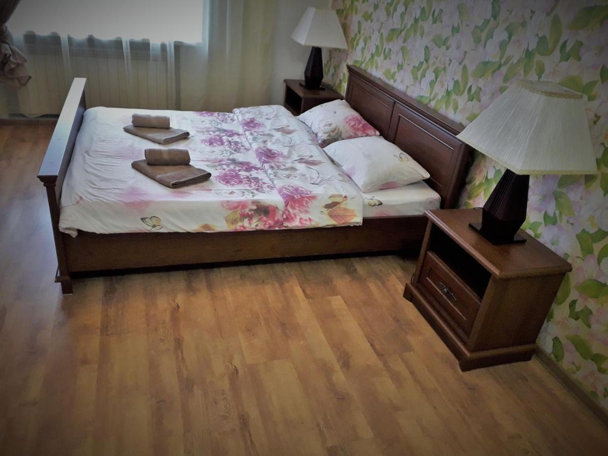 Guest House On Ivana Franka Novyye Petrovtsy Exteriér fotografie